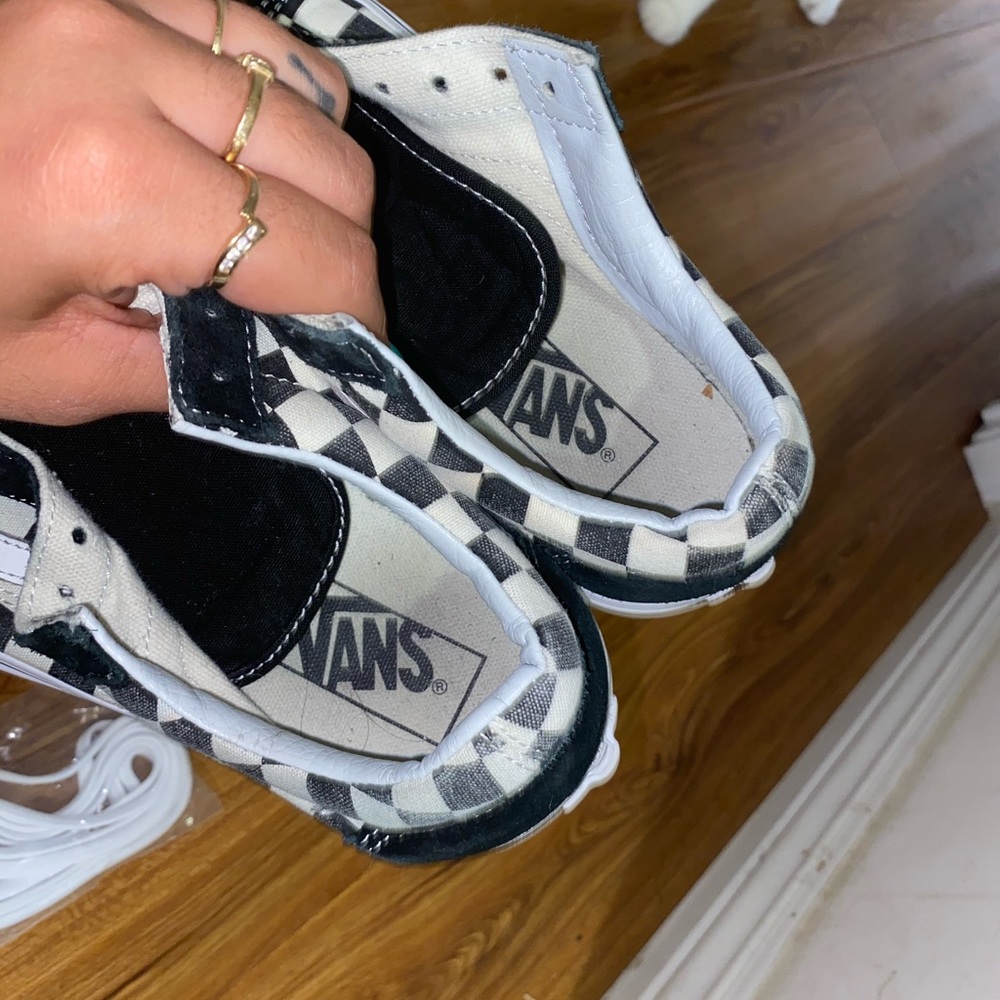 VANS SIZE 6y or women’s 7.5